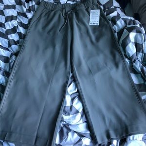Lululemon On the fly wide-leg 7/8 pant *woven